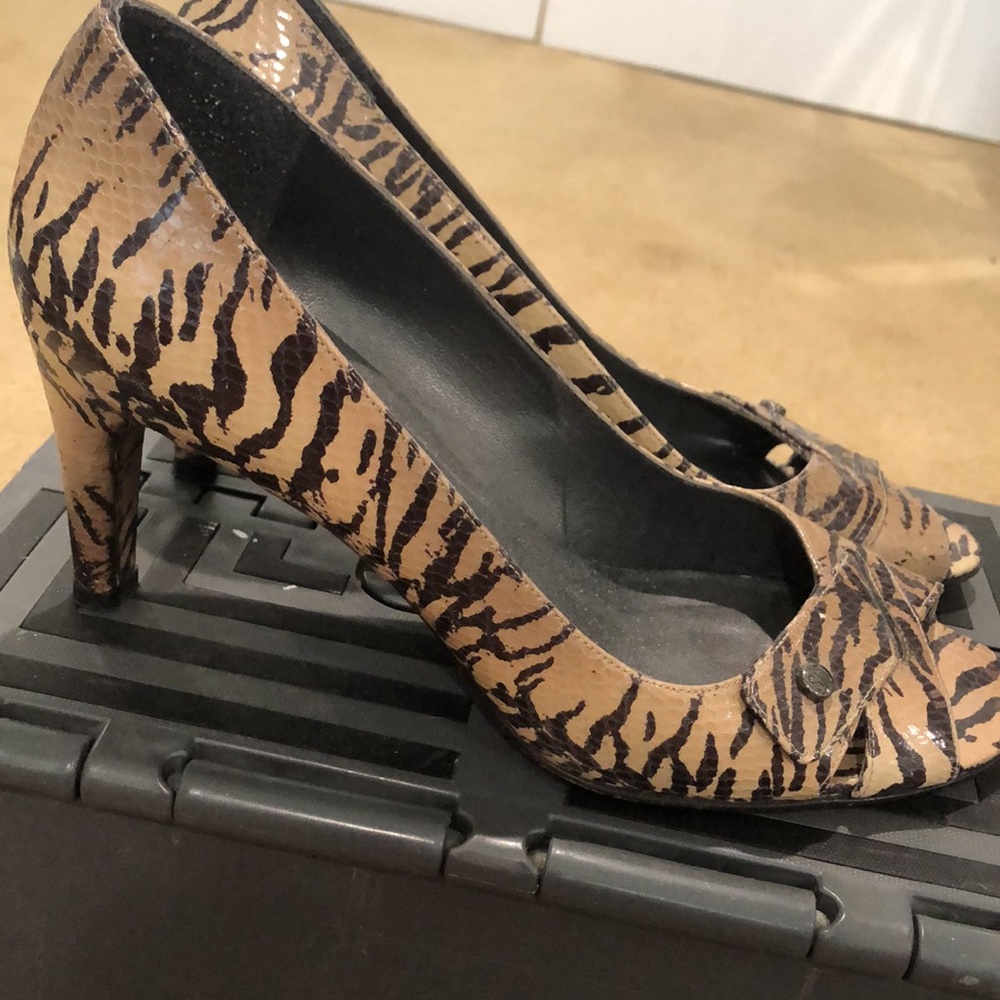 Shoes - Picture 3 of 7